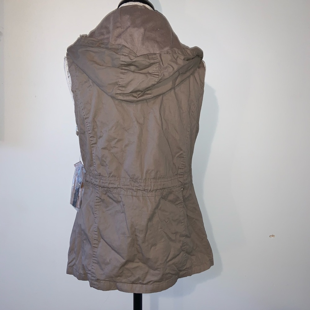Vest - Picture 2 of 2
